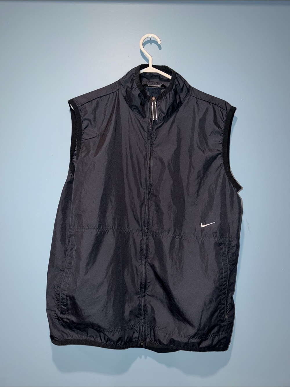Nike Men’s Black Sleeveless Windbreaker Vest with White Swoosh